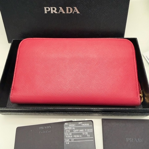 Authentic pink Prada Bow Wallet with box, authenticity card,COA. - Picture 5 of 17